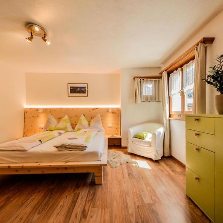 Ferienwohnung Chasa Curtins Valchava Exterior foto