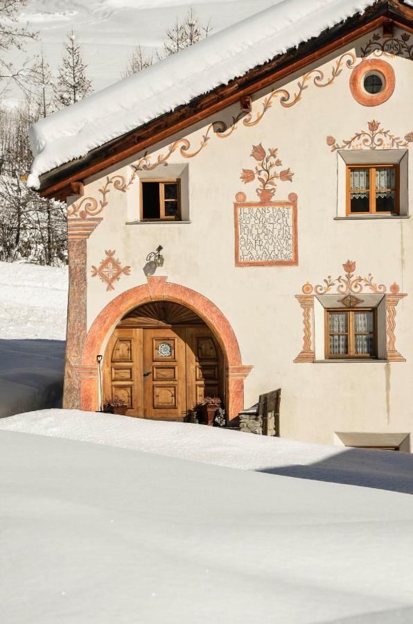 Ferienwohnung Chasa Curtins Valchava Exterior foto